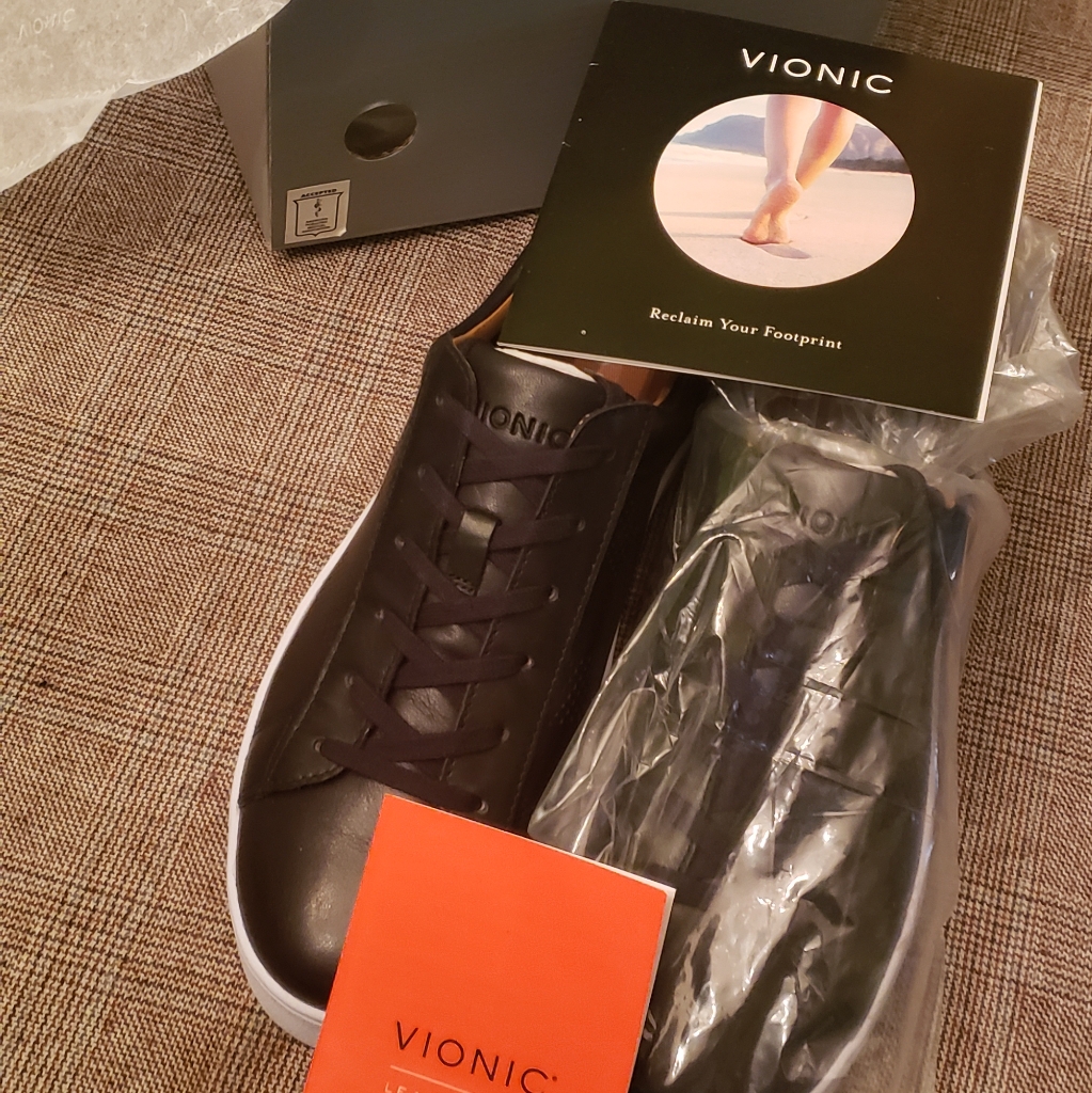Vionic Compy Sneakers